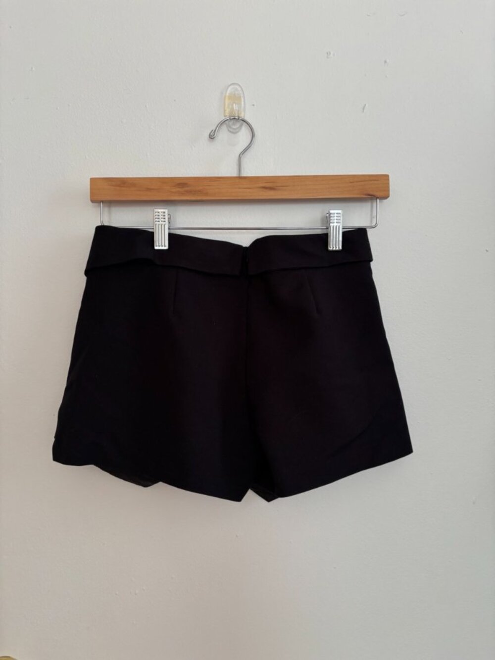 Zara Basic Short - Picture 2 of 3